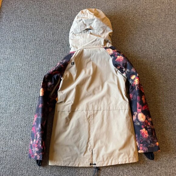 Armada Women's Gypsum Jacket in Floral/ Beige size Medium - Picture 2 of 5